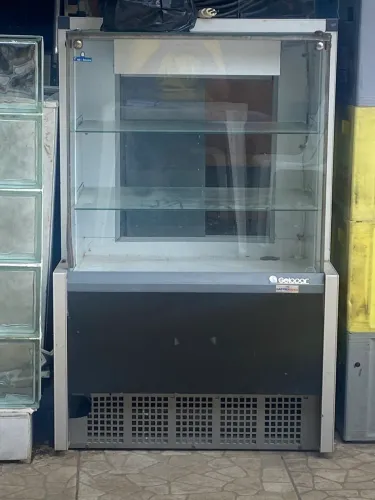 Expositor de alimentos refrigerado c/ Defeito