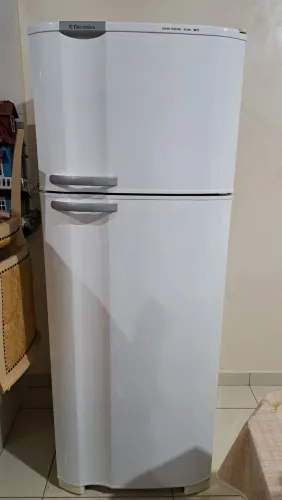 Geladeira Branca Electrolux