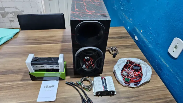 Caixa de som automotivo