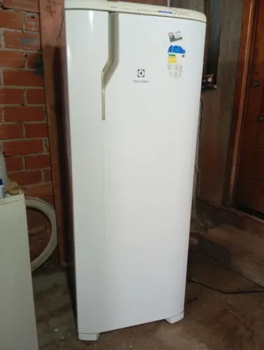 Vendo Geladeira Electrolux 270Litros 110Volts FrostFree Revisada e Com 3 Meses de Garantia