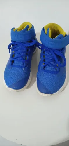 Tênis Under Armour ( modelo: GET B Zee) original. Tam.36. Usado . ( made in Vietnam.)