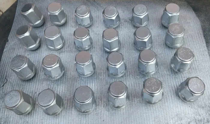 24 Porcas Cromadas Toyota Hilux