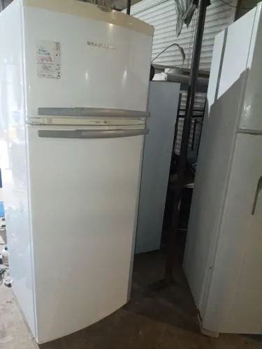 Vendo geladeira Brastemp froz fry de 380 litros bem zelada funcionando