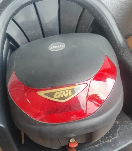 Vende-se baú para moto e suporte de baú
