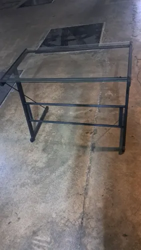 Escrivaninha com mesa de vidro