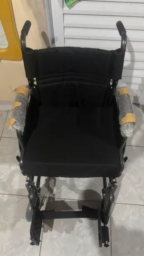 Kit cadeira de rodas e cadeira de banho