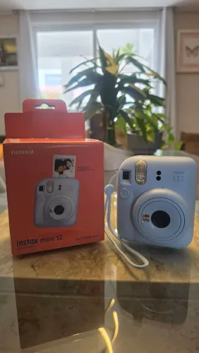 Instax Mini 12 Azul na caixa