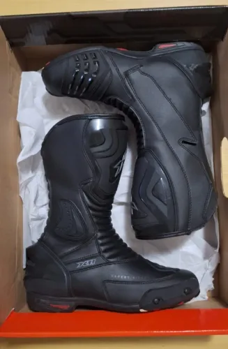 Bota X11 Race Track - Praticamente Nova (Usada 02 vezes) - Tamanho 40