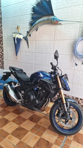 CB 500F ano 2024 cor azul