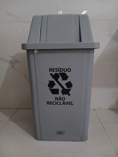 Vendo lixeira nova