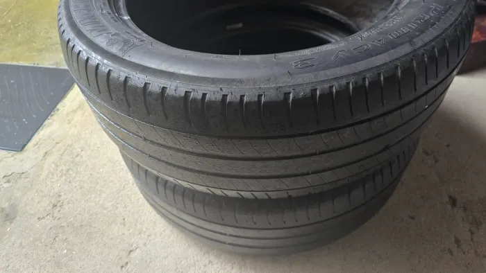 PNEUS MICHELIN 215/55 R 17 ARO 17 94V