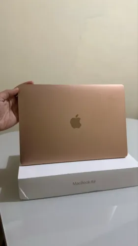 MacBook Air 13 2020 Intel Core i3 8gb RAM e 256gb SSD com Detalhe