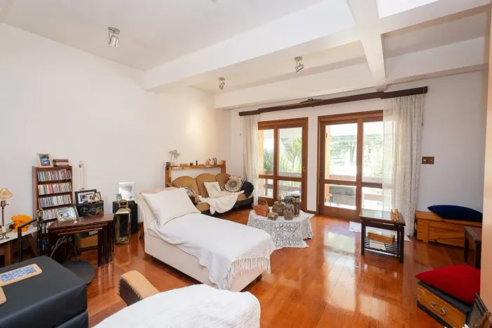 Casa à venda na Baronesa, Areal - 295m², 4 quartos (sendo 2 suítes), lareira, adega e área
