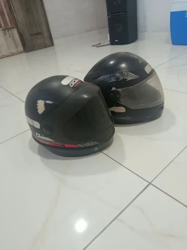 2 capacetes