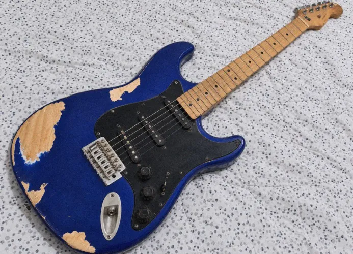 Guitarra Stratocaster Azul com Defeito