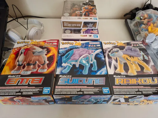Trio de Cães lendários Bandai model kit suicune, raicou e entei 