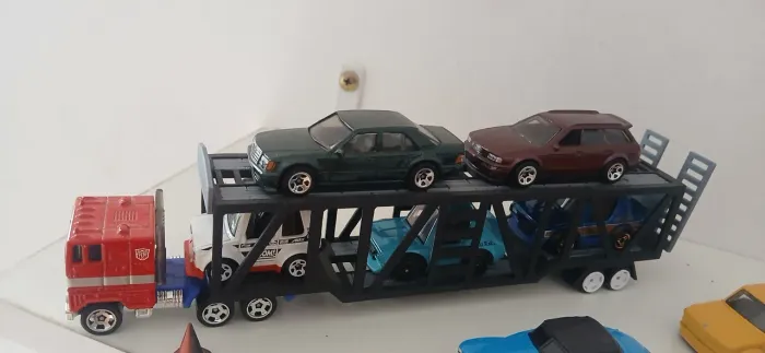 Hot Wheels cegonha