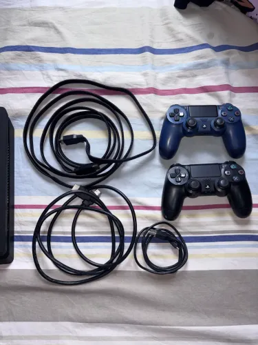 Ps4 Slim 2 controles + acessórios + jogos