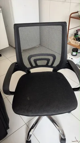 Cadeira de Escritório Giratória em Tela Mesh com Base Cromada - Confortável