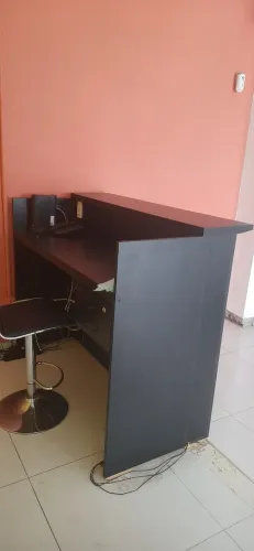 Balcão MDF + banco ajustável 