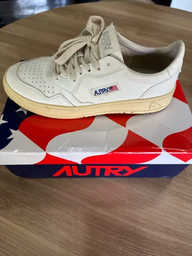 Tenis Autry