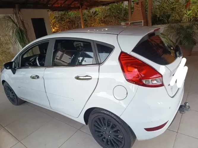Ford Fiesta 1.6 16V Flex Aut. 5P 2015