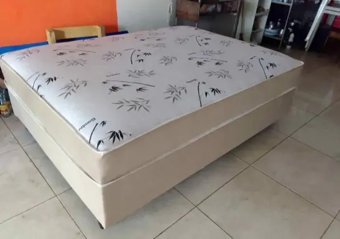 Cama box de casal conjugada boa e confortável e relaxante!