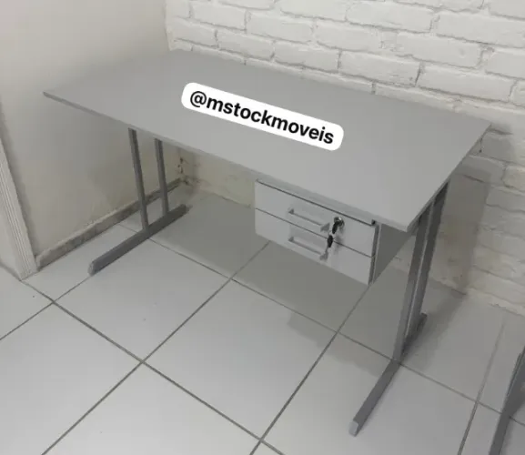 mesa biro com 2 gavetas pé de ferro