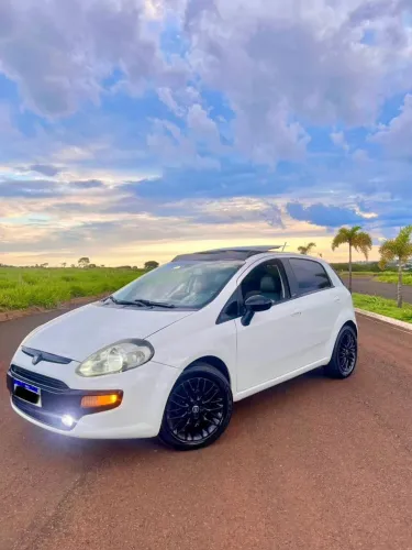 Fiat Punto Essence 1.6 Flex 16V 5P 2014