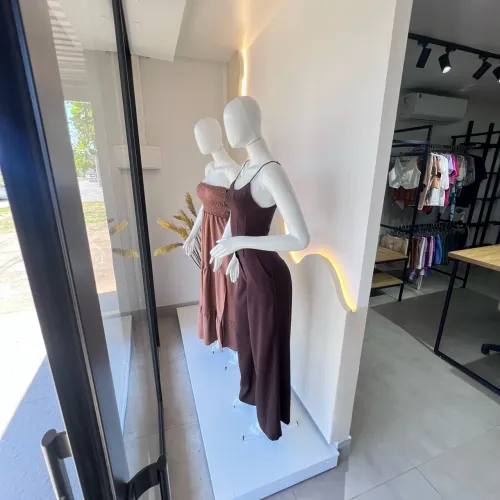 Vende se loja de roupas feminina
