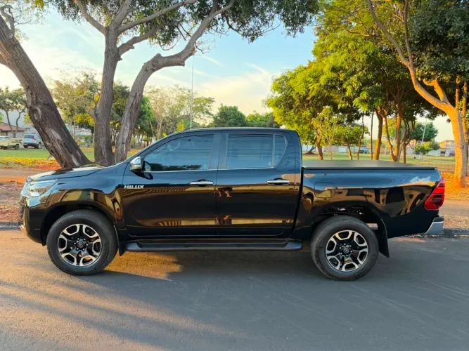 Toyota Hilux CD SRX 4X4 2.8 TDI 16V Diesel Aut. 2022
