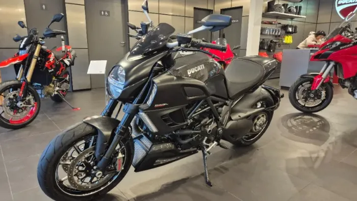 DUCATI DIAVEL 1200 CARBON 