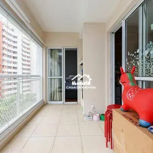 Vende apartamento com 70m², 2 suítes, 2 vagas, varanda gourmet e lazer, na Vila Andrade