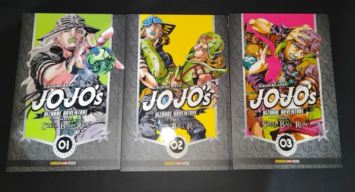Mangás Jojo Bizarre Adventure Steel Ball Run Panini (3 volumes: 01, 02 e 03).
