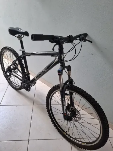 Bicicleta Gios aro 26, 24 marchas, em otimo estado.