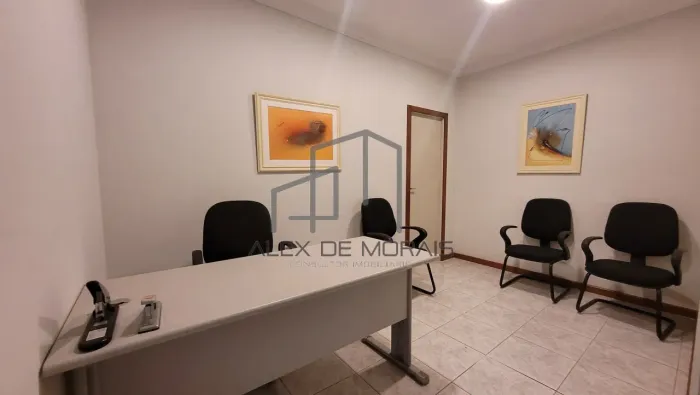 Excelente Sala com 3 Repartições de trabalho individuais à venda no Centro de Vitória