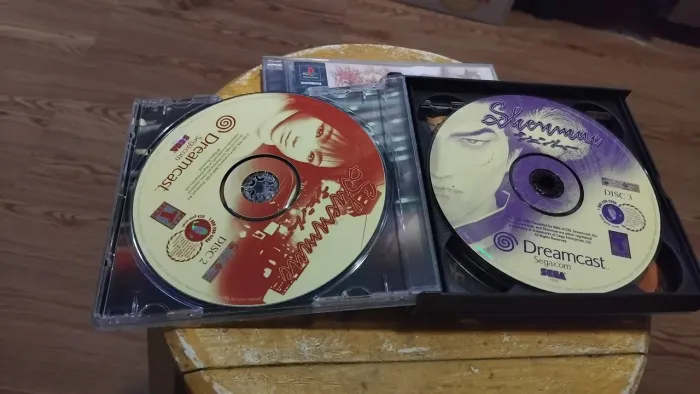 Shenmue original para Dreamcast . Versão americana