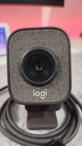 Webcam Full HD Logitech StreamCam Plus com Microfone, Conexão USB-C. 