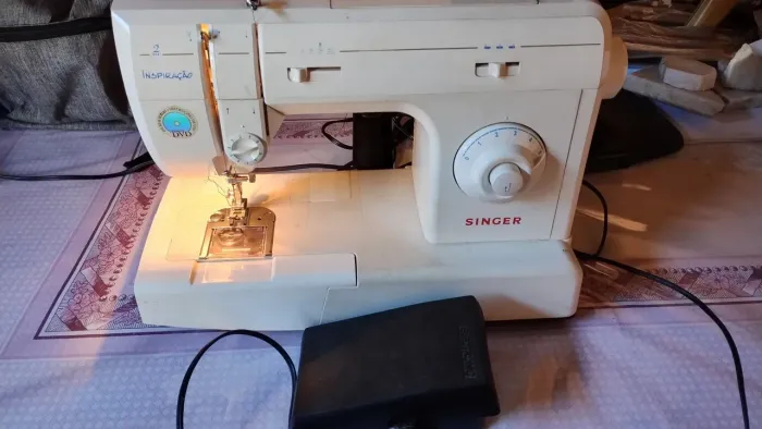 Máquina de costura singer