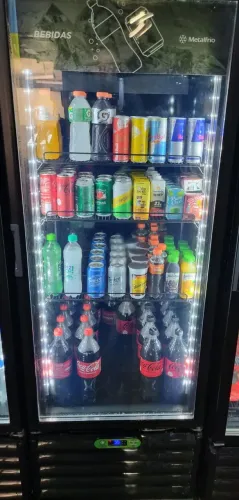 Aluguel Geladeira Expositora 460L Metalfrio Porta de Vidro RJ