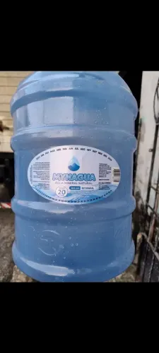 Vendo garrafões de 20 litros 