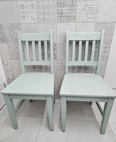 2 cadeiras tok&stok em madeira pintada na cor Erva doce
