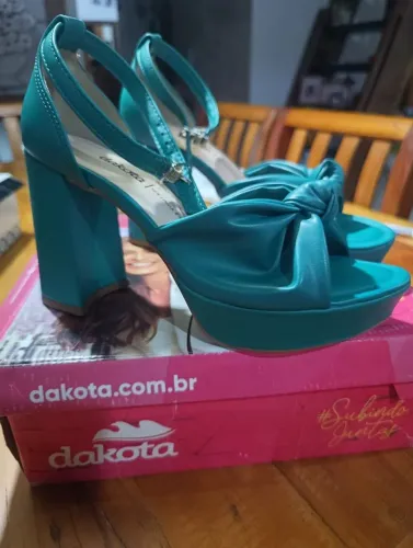 Sandália Dakota salto grosso 36