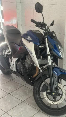 Vendo Moto CB300f 2025/2026