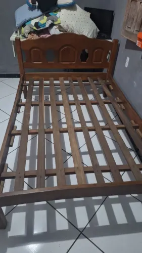 Cama de casal ( madeira )