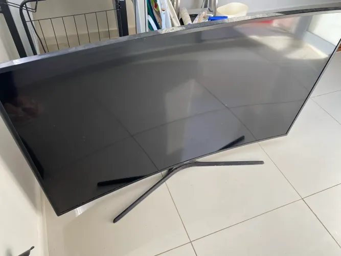 Smart TV Samsung 55" Curva 4K UN55MU6300 (Para Conserto ou Peças)
