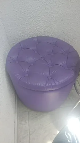 Puff Redondo Estofado Capitoné Roxo com Baú Usado BH