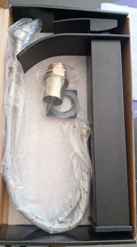 Torneira Alta Cascata Gourmet Flexivel Cozinha Quente/Frio com Misturador Bancada Preto