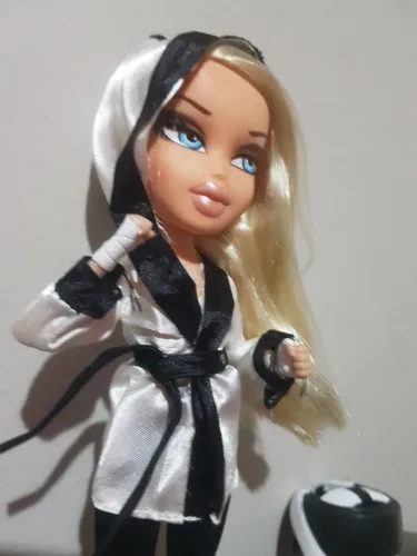 Boneca Bratz Cloe Play Sportz X-treme Kick Boxing. 