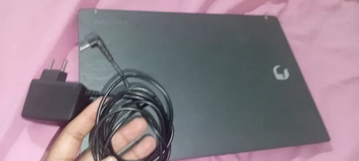 Notebook positivo com menos de 1 ano de uso, sem marcas de uso
